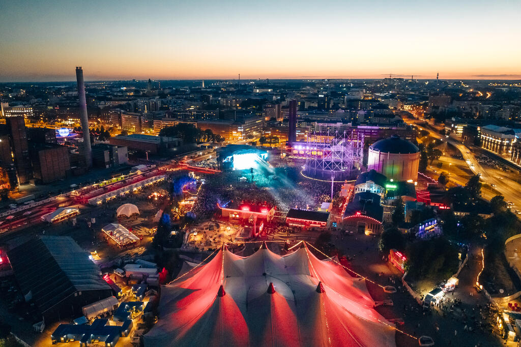 Helsingin kaupunki (@helsinki) on Twitter photo Flow Festival järjestetään Suvilahdessa ensi viikolla ja myös ensi vuonna.
Lue lisää: hel.fi/fi/uutiset/flo…
#helsinki
<a href="/flowfestival/">Flow Festival</a>
📷: Flow Festival / Petri Anttila & Skyproduction Flow Festival järjestetään Suvilahdessa ensi viikolla ja myös ensi vuonna.
Lue lisää: hel.fi/fi/uutiset/flo…
#helsinki
<a href="/flowfestival/">Flow Festival</a>
📷: Flow Festival / Petri Anttila & Skyproduction