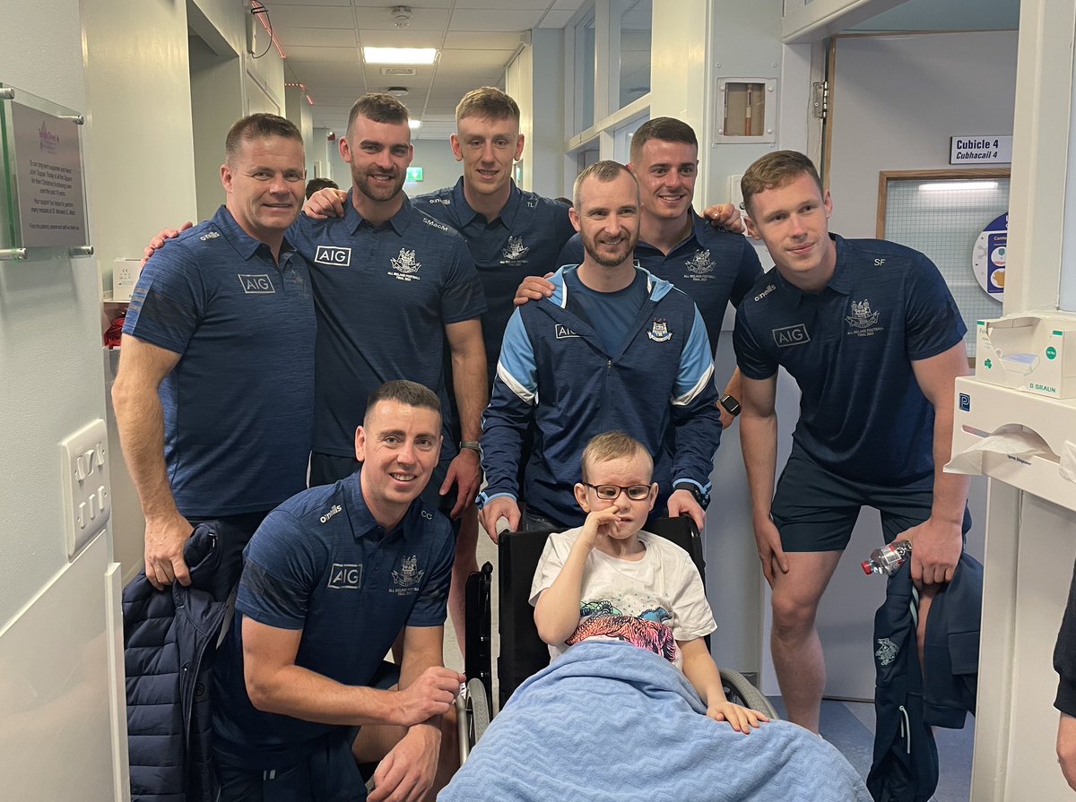 DubGAAOfficial's tweet photo. Our Senior Footballers bringing Sam on a visit to Temple St Hospital this morning 💙

@CHFIreland https://t.co/isEbI6vN1F