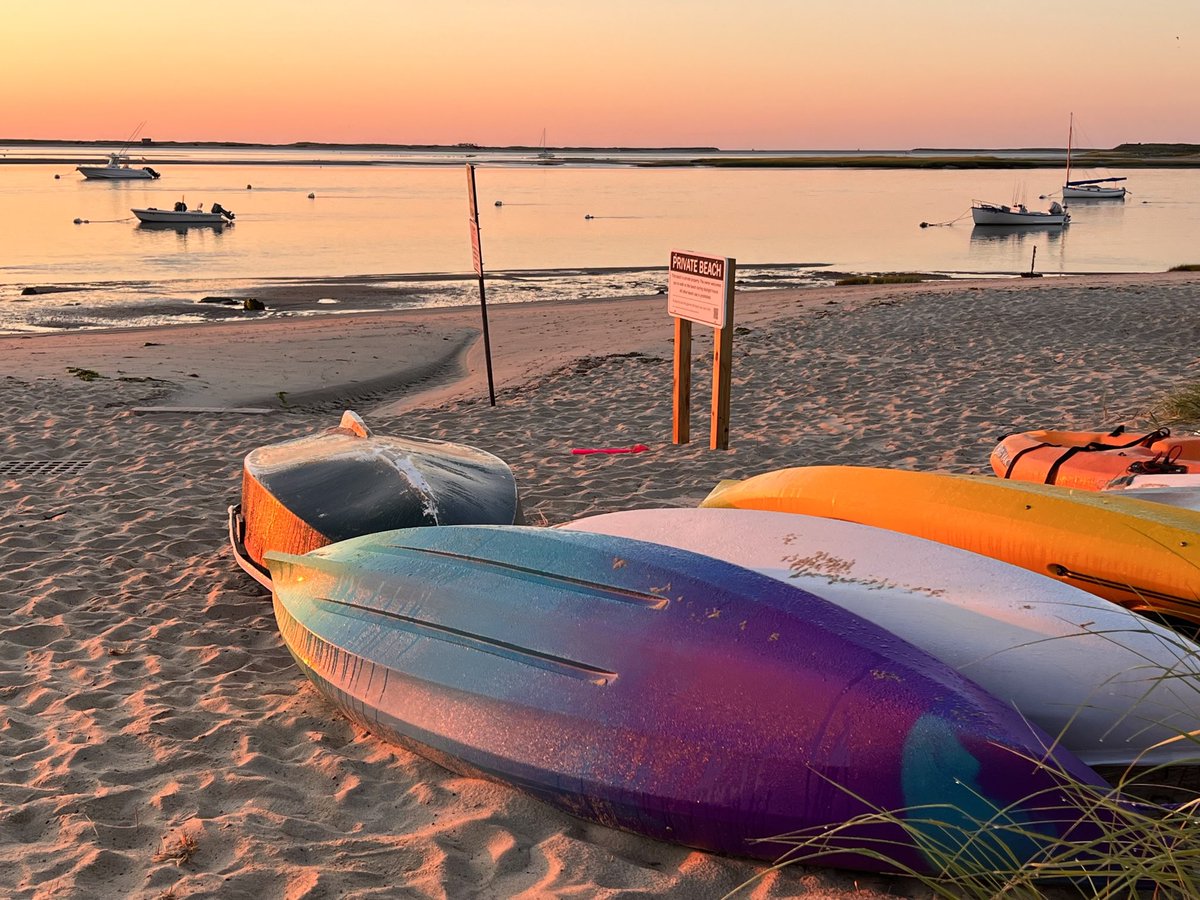 jmmh123's tweet photo. Find what brings you joy and pursue it with unrelenting determination…Even if that means while on vacation, you’re chasing the sunrise at 5:30 a.m.!!! #CapeCod #VacationLife #RestoringBalance https://t.co/3nbCkt8x6U