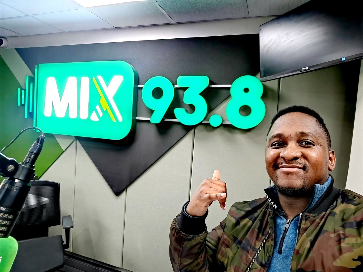 OG_KamoGEE's tweet image. Glad to finally be part of a new home team, OFFICIALLY!!!🙌🏾🙌🏾🙌🏾😎😎😎💚💚💚@mix938FM #MyMusicMyMix #TheNewChapter 🙏🏾🙏🏾🙏🏾