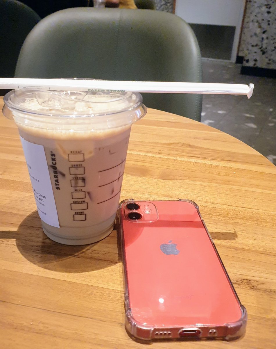 rezanursaid's tweet photo. Akhirnya bisa merasakan  @SbuxIndonesia sambil bawa #iphone . sangat mantap surantap https://t.co/zoAVNW6rLT