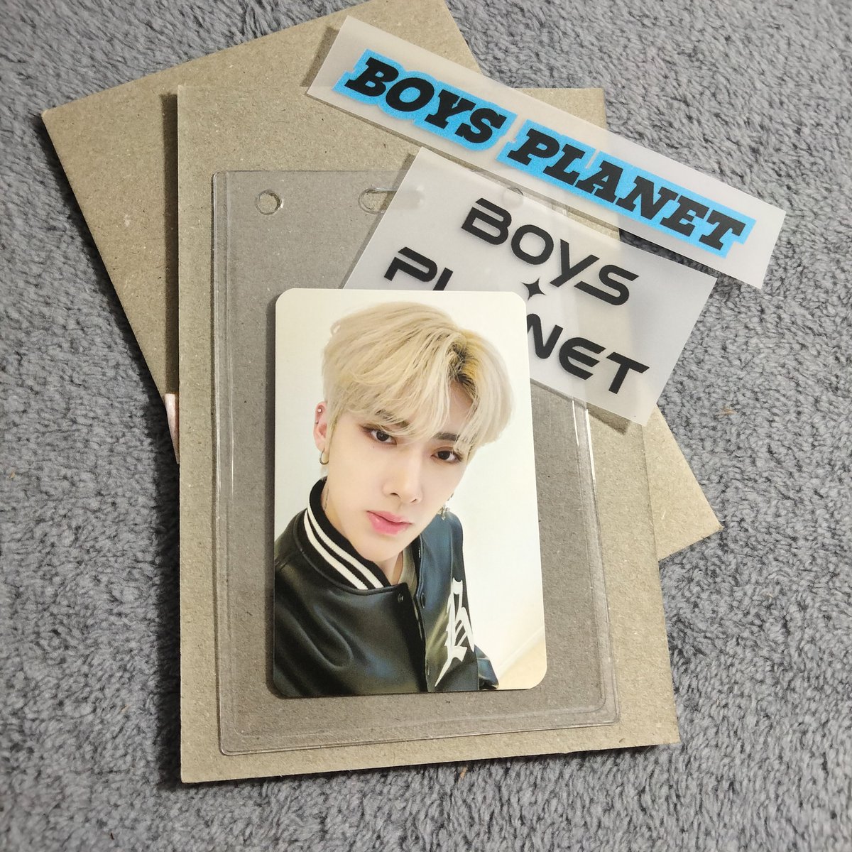 zzlenaa_'s tweet photo. —🎧mails

L00K WH0'S C0MING?!! my very first ricky poca!🥳🍓 https://t.co/zXA1mjYMrG