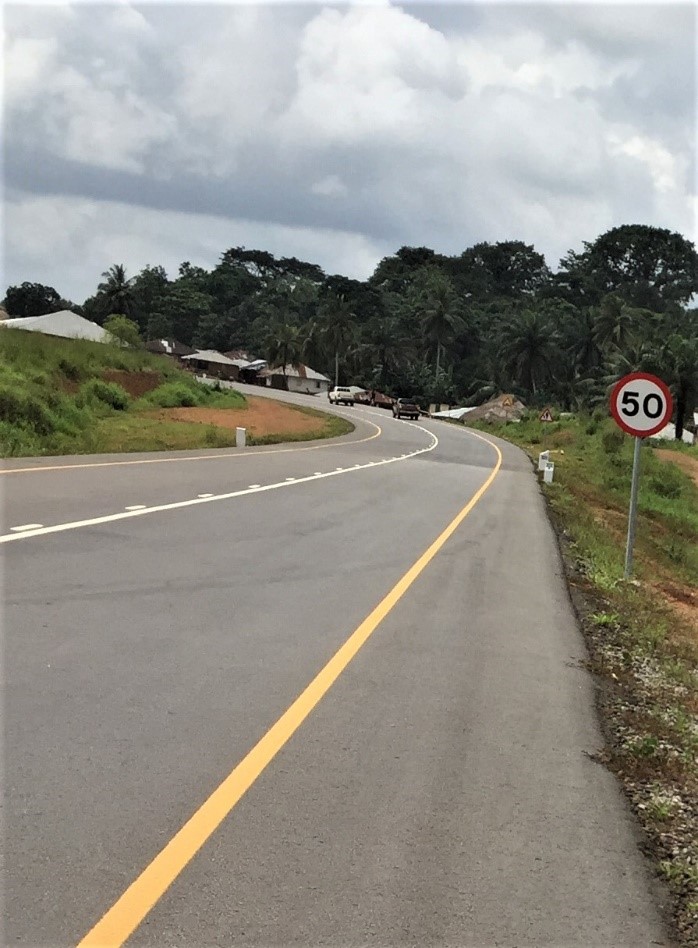 EUinSierraLeone's tweet photo. Did you know?

The European Union 🇪🇺 funded the construction of the 100km road with 3 major bridges from Bandajuma 🇸🇱 to the Liberian 🇱🇷  Border, making it safer, smoother and faster to travel.  #EUnaSalone supports Salone 🇸🇱infrastructure development for #Globalgateway regional integration and socio-economic benefits for all. #EUstandswithSalone