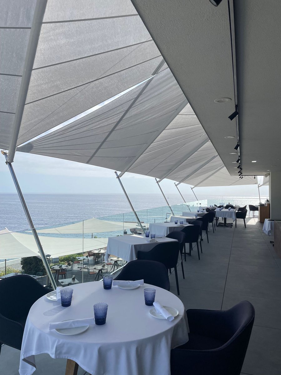 RteAmbivium's tweet photo. Este #findesemana hemos viajado a #TheView, en #7Pines en #Ibiza. Nuestro equipo ha participado en ‘Cenas a cuatro manos’ junto al chef Andrés Fernández ¡Gracias por esta cena tan especial con vistas infinitas a la puesta de sol y al islote de Es Vedrà! #Cellarium #armonías https://t.co/PpkuwxC8iS