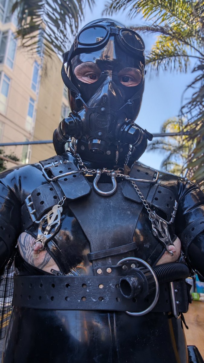 RubberKai's tweet photo. Excellent #dorealley fair in SF this weekend. Very sexual And relaxing. See you next year!  With @sfrubbergear  (and so many others) https://t.co/HJIfSRj2em