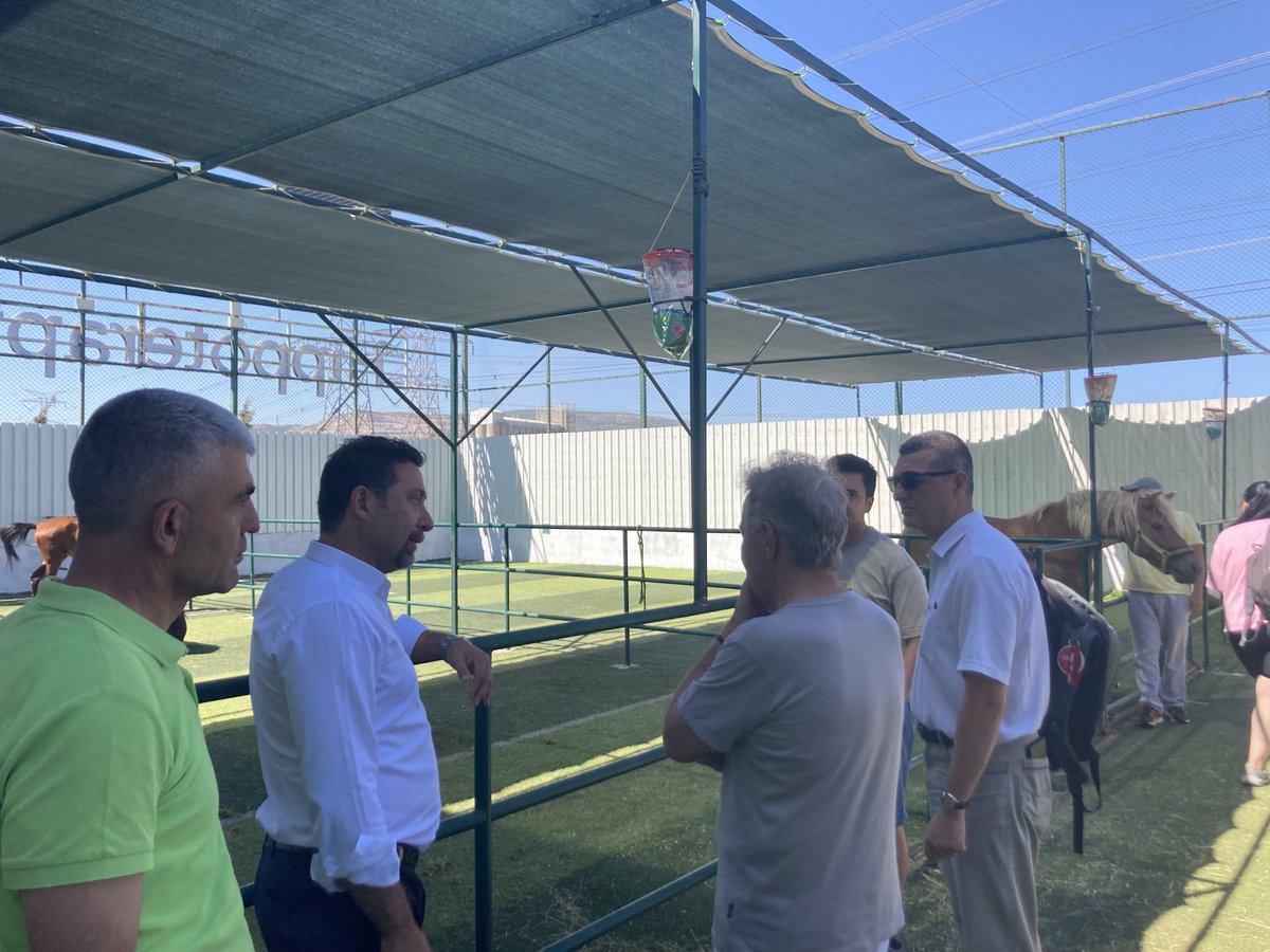 hippoterapi_tr's tweet photo. Özel Niyazoğlu Eğitim Kurumları katkıları ile hizmete sunulan İzmir Hippoterapi Merkezinin açılışında akademisyenler, sağlık uzmanları, binicilik kulüpleri, kamu kurumları temsilcileri ve özel eğitim merkezleri biraraya geldi. https://t.co/cj1wCXcfx2