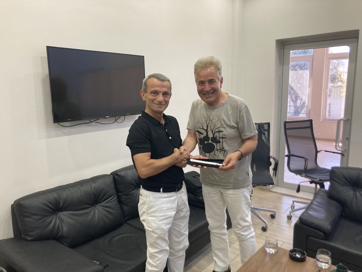 hippoterapi_tr's tweet photo. Özel Niyazoğlu Eğitim Kurumları katkıları ile hizmete sunulan İzmir Hippoterapi Merkezinin açılışında akademisyenler, sağlık uzmanları, binicilik kulüpleri, kamu kurumları temsilcileri ve özel eğitim merkezleri biraraya geldi. https://t.co/cj1wCXcfx2
