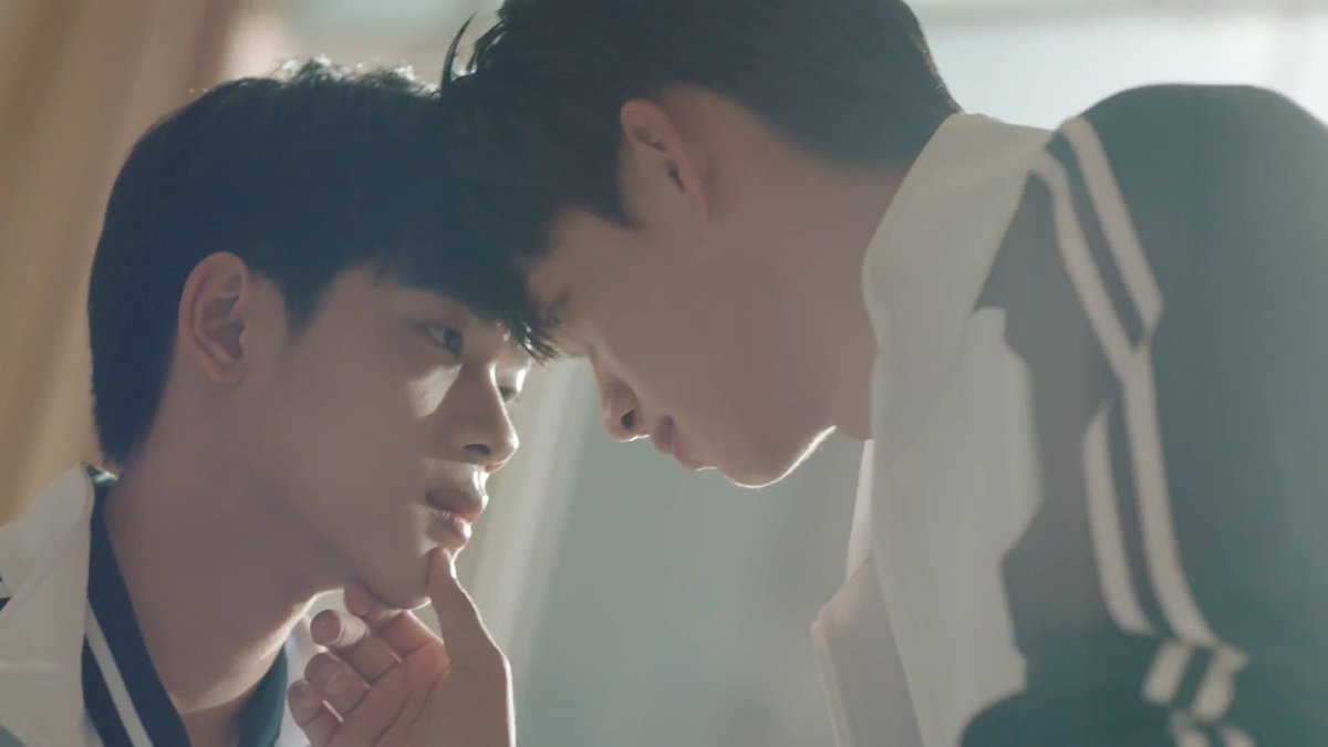 BLMafiaLover's tweet photo. No me puedo creer que lo más cerca que han estado de darse un beso ha sido producto de la imaginación de una fujoshi. 😂
#StayWithMe #StayWithMeEP15 #StayWithMeEP16 https://t.co/JfydtgbBGa