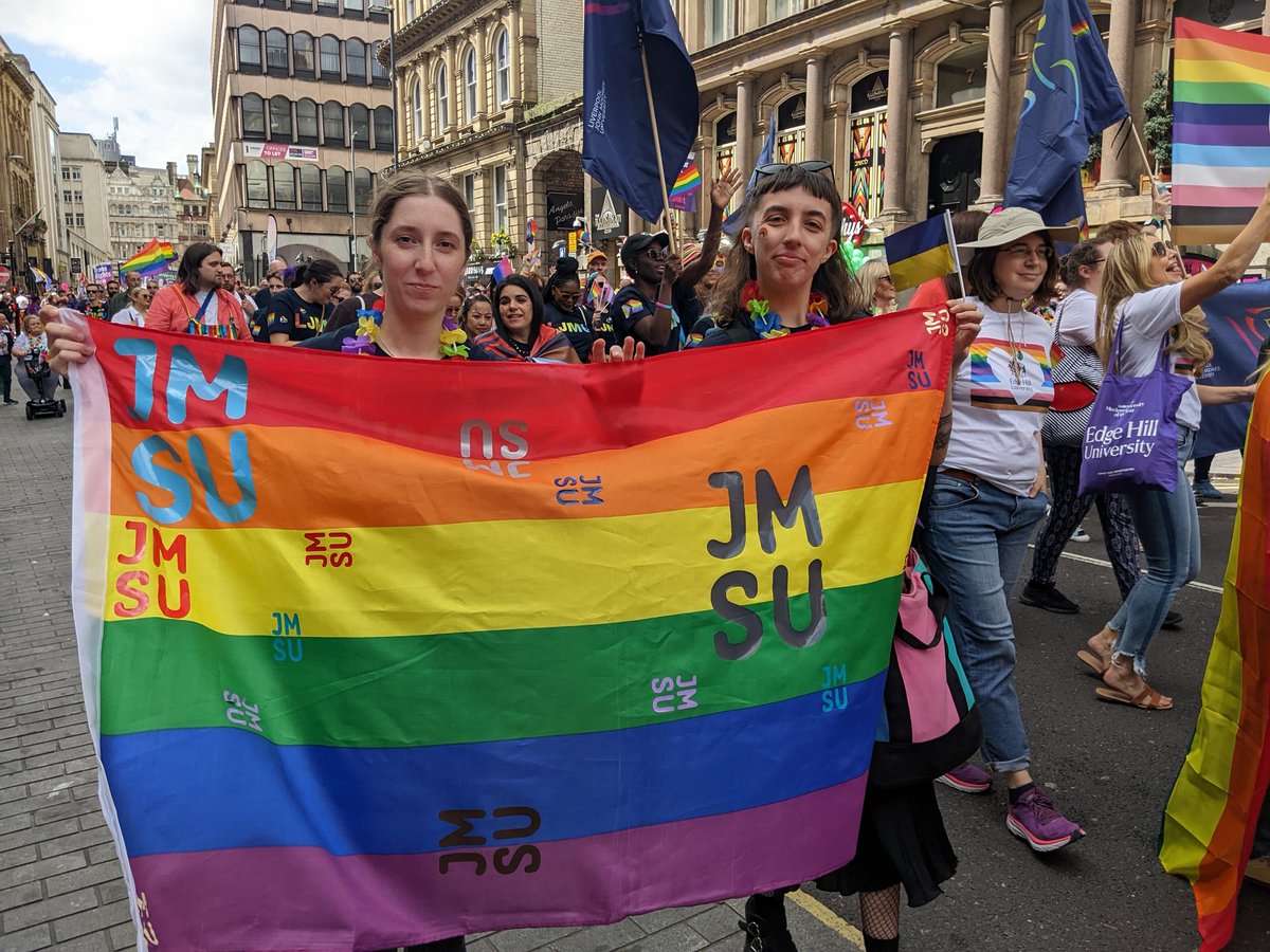 ShaunnaDevine8's tweet photo. Such a beautiful day at pride on Saturday. It was a privilege to march with @LJMU. Thanks to @thephilbakstad &amp; the team for organizing such a beautiful day. Super proud to be part of LJMU. https://t.co/G9k2Y38HKq