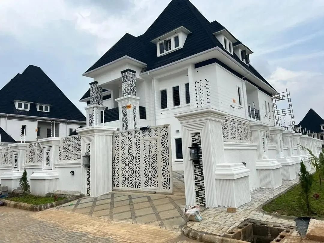 fortcubesrealty's tweet photo. A 6 Bedroom Fully Detached Penthouse Duplex with Boys Quarters Available FOR SALE
Location: Efab Metropolis Estate, Gwarinpa Extension, Abuja
Price: N280M
For Inspection:
07055550475 https://t.co/YvGXFLWCfv