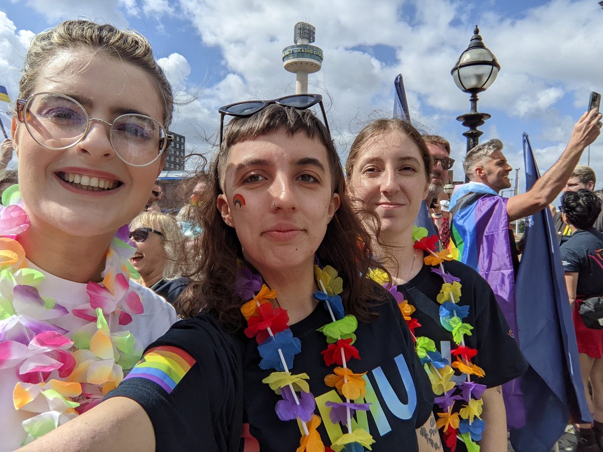 ShaunnaDevine8's tweet photo. Such a beautiful day at pride on Saturday. It was a privilege to march with @LJMU. Thanks to @thephilbakstad &amp; the team for organizing such a beautiful day. Super proud to be part of LJMU. https://t.co/G9k2Y38HKq