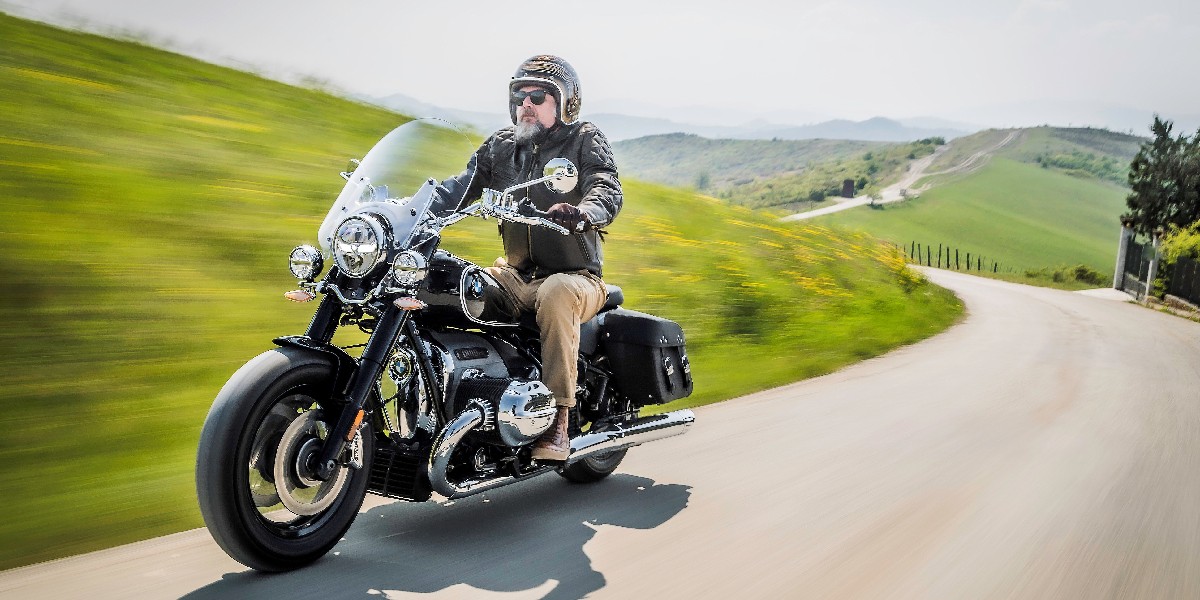 BMWMotorrad's tweet photo. Together with our Customizing Championship jury, we invite you to vote for the most spectacular #CustomBike to go on for the grand finale in Berlin on the 28th &amp; 29th September 2023! 🙌

Vote now:
https://t.co/HuEPfE28N9

#MakeLifeARide #BMWR18Custom #NotForSale #BMWMotorrad https://t.co/1rexP4L4l1