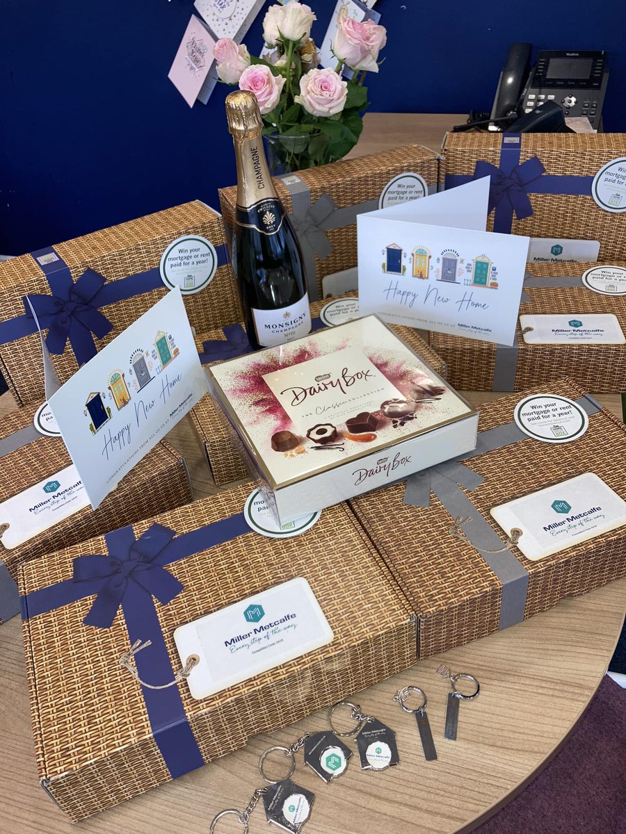 🏡🗝️Plenty of completions and lots of happy buyers collecting their keys along with a little gift from us last week!🥰🎁

🎉Congratulations to all, we wish you the best of luck in your new homes!😃

#completionday #movingday #newhome #happybuyers #newhome