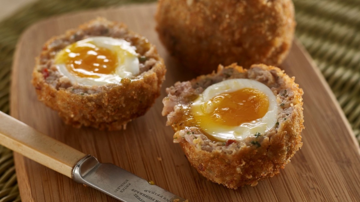 ParmesanUK's tweet photo. Looking for a herby twist on a traditional classic? Say hello to our delightful #ParmigianoReggiano herby scotch egg! #TheOnlyParmesan #Cooking #Delicious #Food #FoodLove #ItalianFood #RecipeIdea #Eeeeeeats #GoodEats #Yum #Delicious #FoodFeed https://t.co/H3FTemADQ3