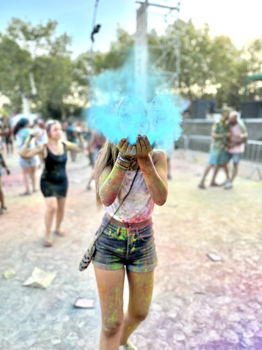 cpgonzalez_'s tweet photo. 🧡💛💚💜❤️ #holifestival https://t.co/G57pp8SMrL