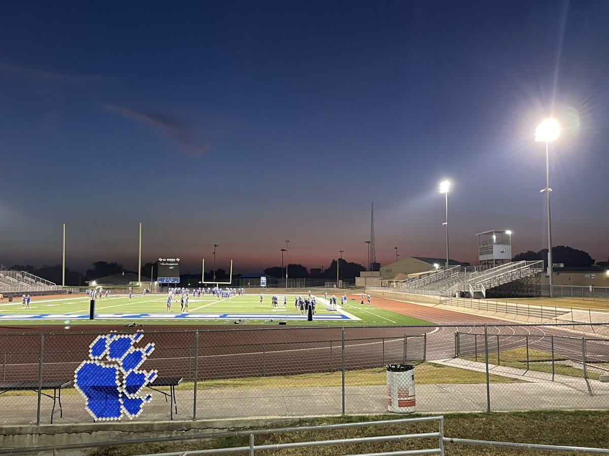 Monday morning lights !! 
La Vernia
