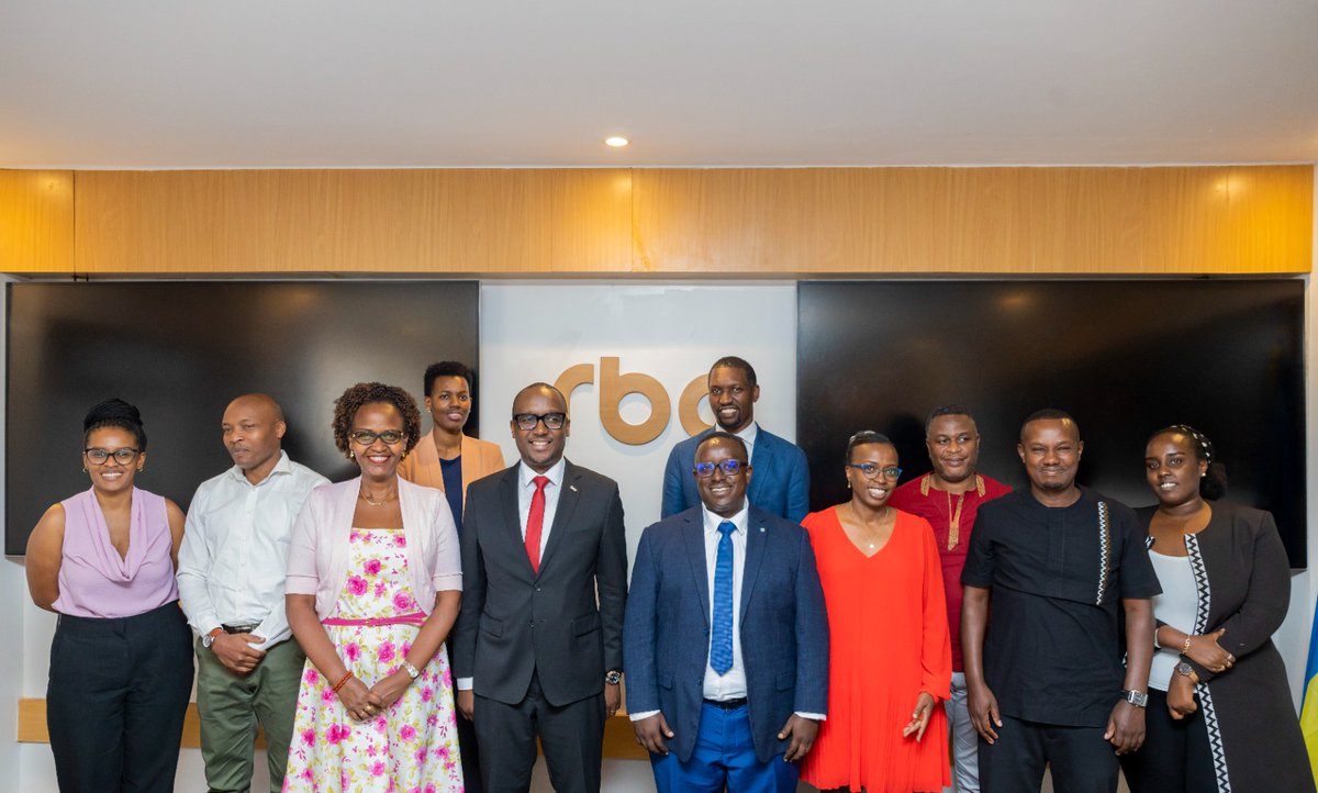 RBCRwanda's tweet photo. Uyu munsi DG wa @RBCRwanda Prof. Dr @CMuvunyi yayoboye umuhango w'ihererekanyabubasha hagati y'abayobozi bashya b'amashami (Division Managers) n'abari ab'agateganyo anakira abayobozi 3 bo ku rwego rw'abasesenguzi (Analysts) n'abandi 21 (Directors of Units) bahawe inshingano. https://t.co/AMtJxPs87j