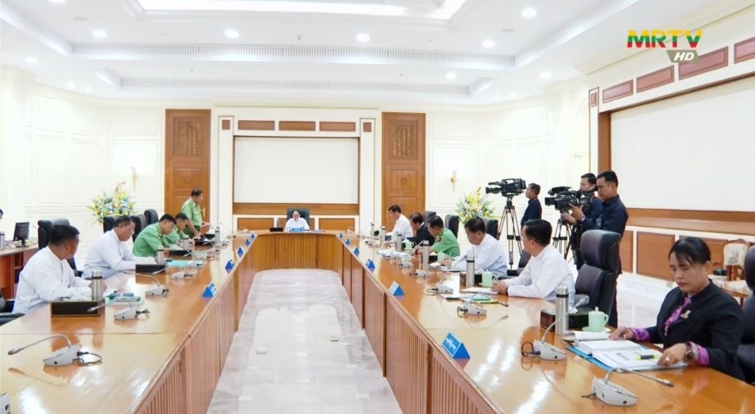 MayWongST's tweet photo. THREAD: As expected, #Myanmar #military chief extends state of emergency for another 6 months till Jan 2024 after holding National Defence &amp; Security Council meeting. This is 4th time he's doing so following 1 Feb 2021 #coup https://t.co/IlNkVr64fM #WhatsHappeningInMyanmar https://t.co/iX3tmVyk7k