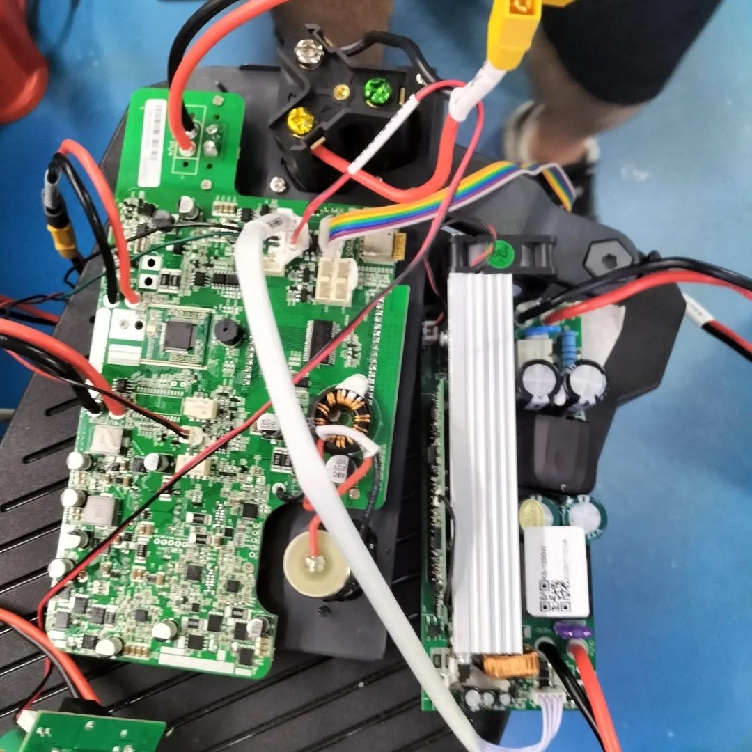 HGaobin's tweet photo. Picture of the internal structure of the machine!#independent #lithiumbattery #battery #vanlife #research #development #powerrangers #powerbank #portablepower #solarenergy #energystorage #clearenergy #Energymanagement #charge #discharge #picture #machine #Internalstructure https://t.co/gcymcHxrHj