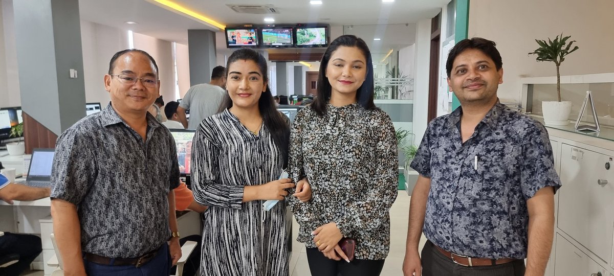 DilBhusanPathak's tweet photo. We are all the colors of life and we live together in harmony to make this world more beautiful and give happiness to everyone.  #Colorful #Newsroom @KantipurTVHD #KantipurTVHD #Media #Nepal https://t.co/hwqBzN6j2B