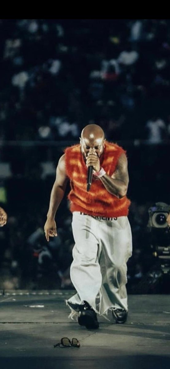 Since King Promise met Wizkid, his music career changed…

- takes him on tours
- takes him on shopping spree
- connected him to all the top dogs
- sponsors his music
- shares all the big stages with him

Naaaaah, we all need a “Wizkid”  in our lives; not a Shatta Wale!