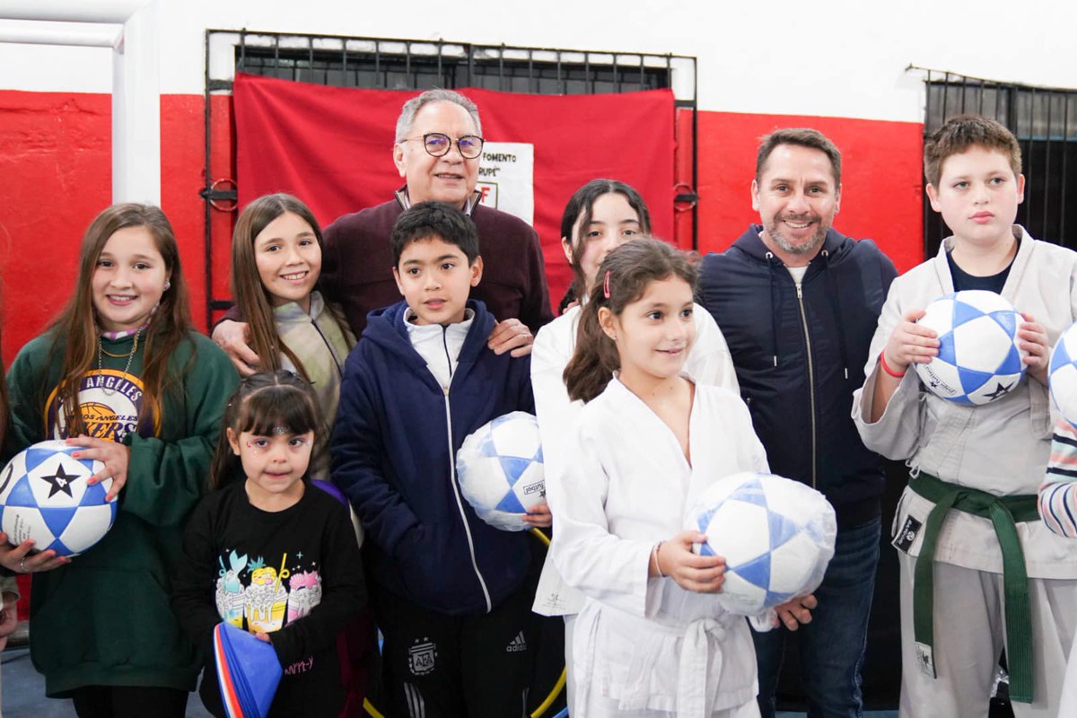 PablocDescalzo's tweet photo. Finde de encuentro y celebración en la hermosa Sociedad de Fomento "Villa Irupé" de #Ituzaingó. https://t.co/grQGXEimaa