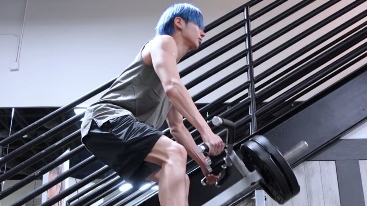 cutecatsquirrel's tweet photo. taehyun working out 💪 https://t.co/HjTfpblOlz