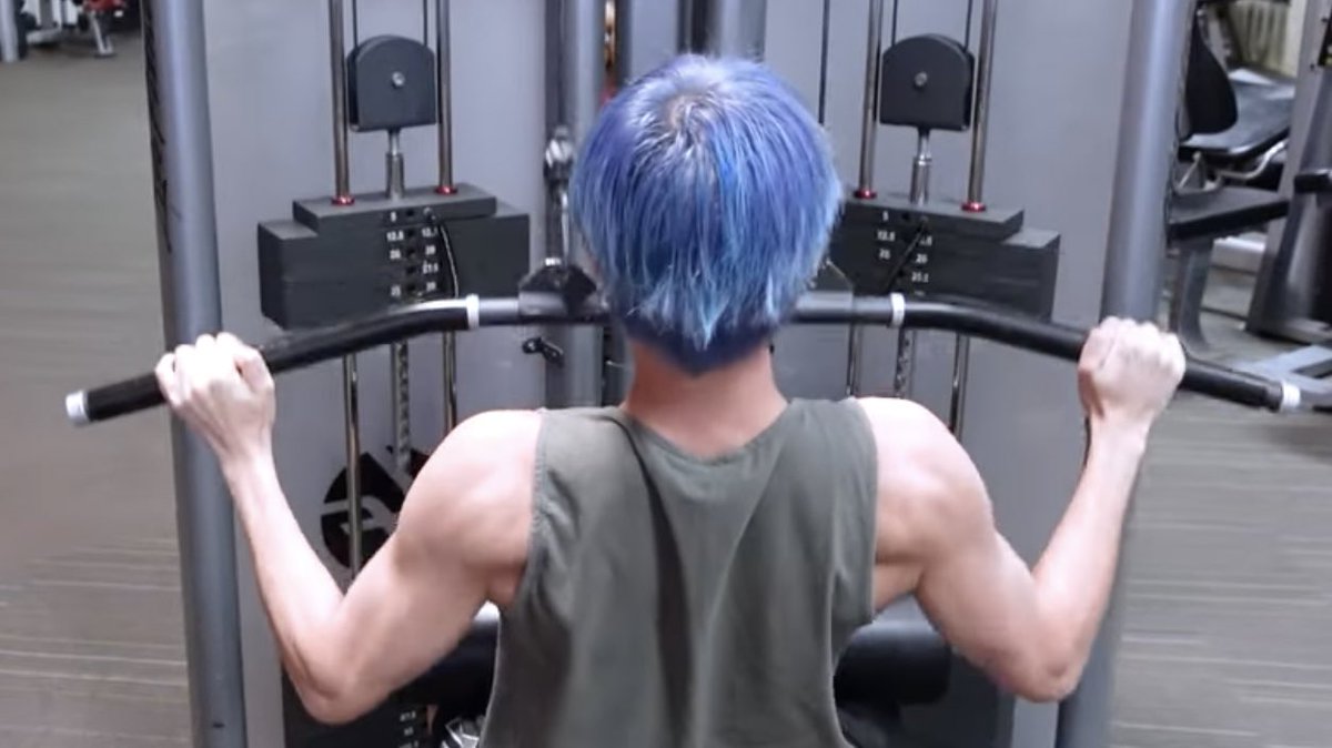 cutecatsquirrel's tweet photo. taehyun working out 💪 https://t.co/HjTfpblOlz