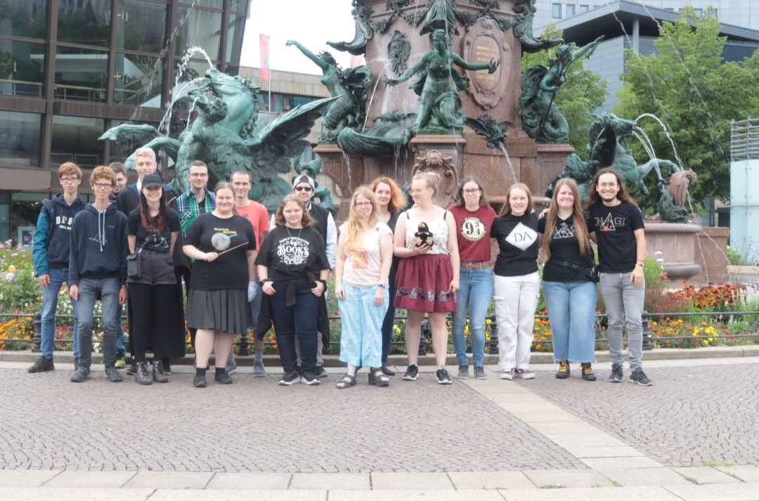 Lauretta4321's tweet photo. Vielen Dank für das tolle #Daibzig Treffen am Samstag 🥰🌼
Es war schön euch alle mal (wieder) zu sehen und teilweise auch neue Leute kennen zu lernen ☺️
Mein Highlight war die Spielerunde und das ausklingen des Abends bei Peter Pane, wenn auch da schon in kleinerer Runde 🙈 https://t.co/2CzUiN6qxz