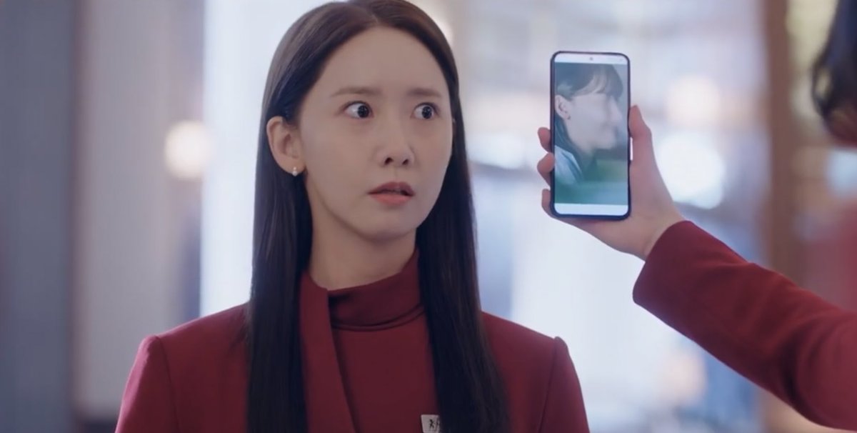 KumJiraphon's tweet photo. ซารังก็คือเลิ่กลั่กไม่ไหว 😅
#KingTheLandEp14 #KingTheLand #킹더랜드 #Yoona #LimYoona #임윤아 #YoonA #윤아 #LeeJunho #ChoiJiHyeon #KimChaeYoon #LeeHoSuk #ChaSeoHyun #KimHoYeon https://t.co/oRngThfZrr