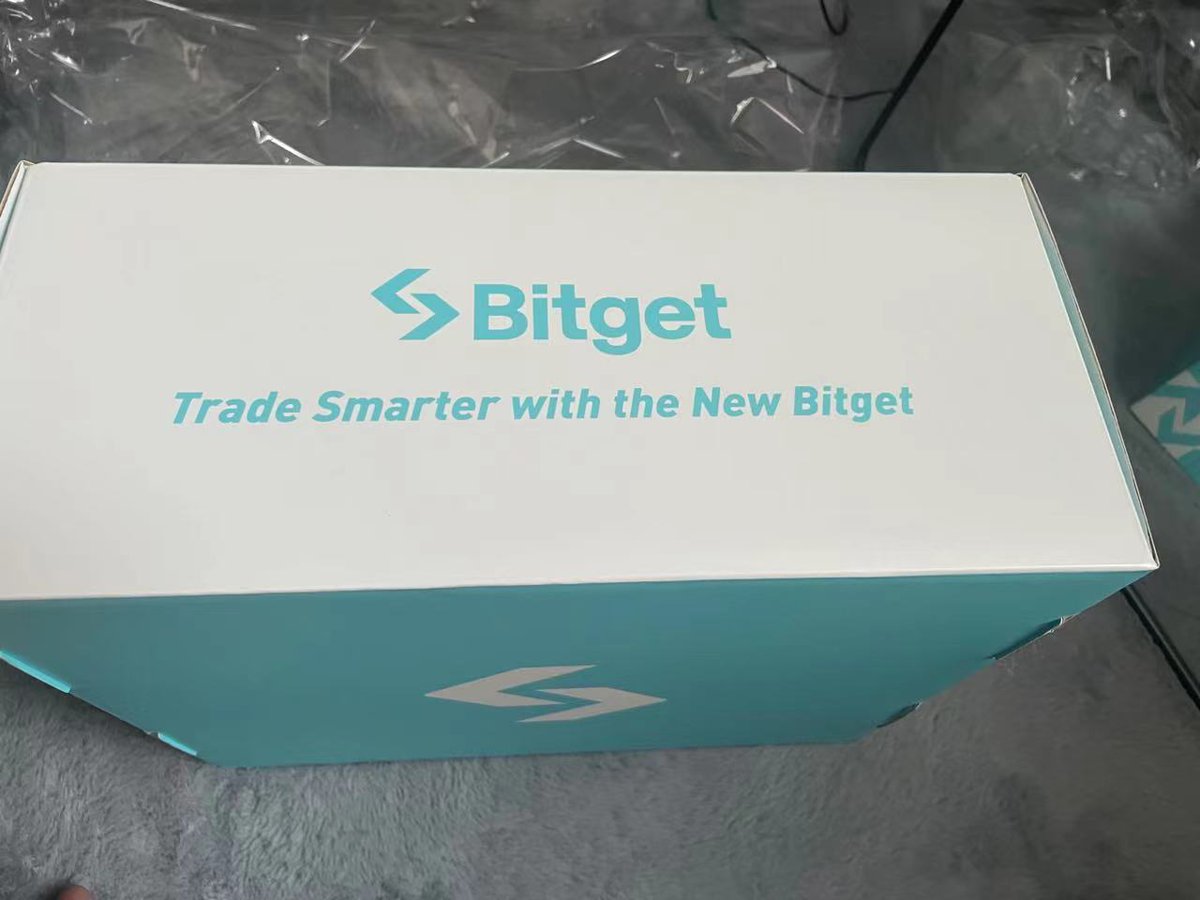 Bitget新logo周边下来了，土狗亏麻了，来抽个奖把！
bitget全新loge礼盒内置：
Bitget拖鞋42-43码，bgT恤X1，BG帆布袋X1
❤感谢bitget 对阿晨频道的支持！
完成 关注：
<a href="/styleschen001/">阿晨Achen</a>
<a href="/0xyima/">翻滚的大姨妈</a>
🔥点赞+转发+评论，本条推文
记得关注油管！
马上达成一万粉丝终极大抽奖！
youtube.com/@Styleschen001