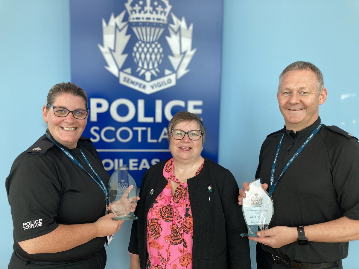 ASPS_Gen_Sec's tweet photo. President Suzie Mertes was delighted to present peer-nominated ASPS Awards to @PoliceScotland colleagues Supts Alison Kennedy (Special Recognition in a very challenging role) & Alan Gray (Wellbeing champion in PSoS’s biggest division). Congratulations to both! #TotalPolicing https://t.co/nMr67oNINw