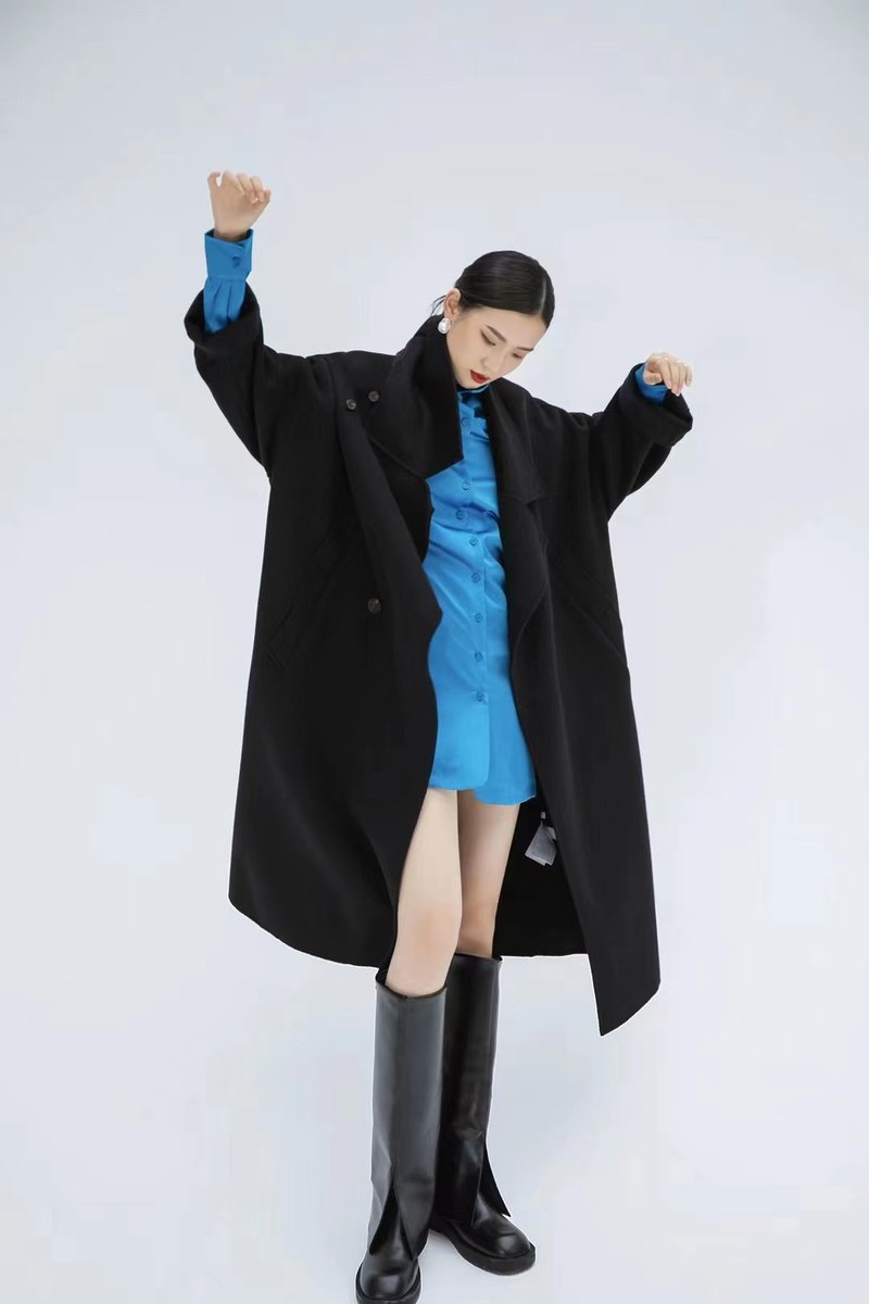 emayfur's tweet photo. This long style #black wool coat is so delicate and #fashionable, if you wear it, it would help you show your elegance effortless. You won’t worry about the quality, it is made of 100% merino wool fabrics, this kind of wool coat definitely is a good option to wear in chilly days https://t.co/OEh1cjcSjj