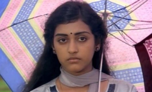 Amal_Thomas___'s tweet photo. രാധ ❤️

#36YearsOfThoovanathumbikal https://t.co/hk3o4GZmwX