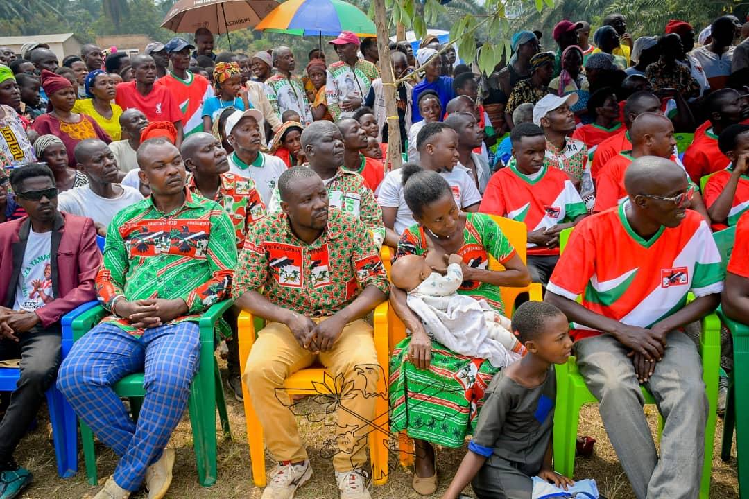 CnddFdd's tweet photo. Ce sont les propos du Très Hon @R_Ndikuriyo tenus ce lundi 31/07/2023, arrivant à #Gatete dans la @RumongeProvince. Il a appelé aux #bagumyabanga l'impératif qu'il y a à sauvegarder la paix et la sécurité, car dit-il encore:"Rien ne vaut que le sacrifice pour sa patrie" #Burundi https://t.co/SeLhiEpCdA