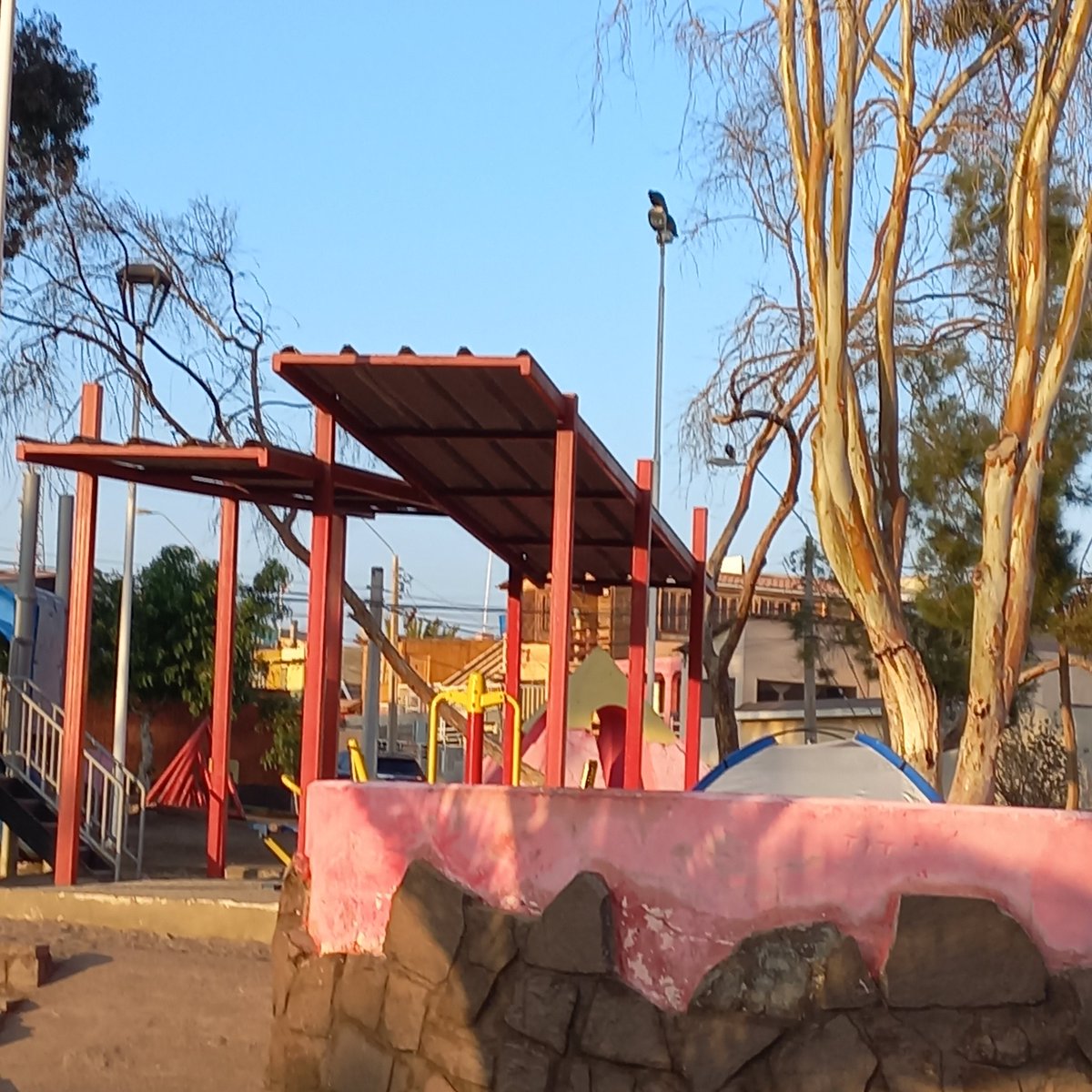 BarrazaCofre's tweet photo. Plaza Villa Los Salares....varios días que esta carpa esta justo en los juegos para los niños....que esperan que lleguen más.....sacarlos ahora https://t.co/thdNMVcVtO