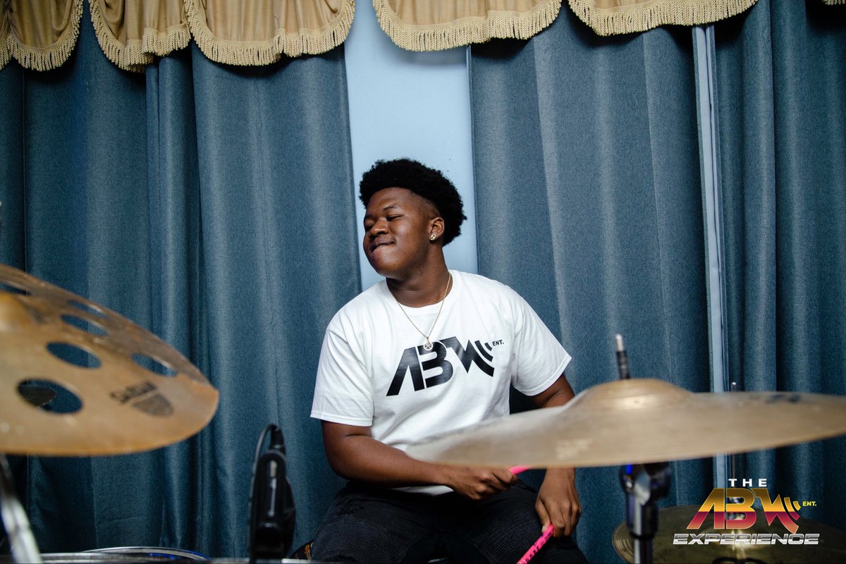 abment_vi's tweet photo. Beat @_Brentro, Beat!🔥🥁 

Everyone join us in wishing our drummer a blessed Happy Birthday! 🙏🏾🤟🏾

More Life.🙌🏿

.

.

.

.

#allboutmusicentertainment #abment #brentro #drummer #happybirthday https://t.co/6kEQvDB2w7