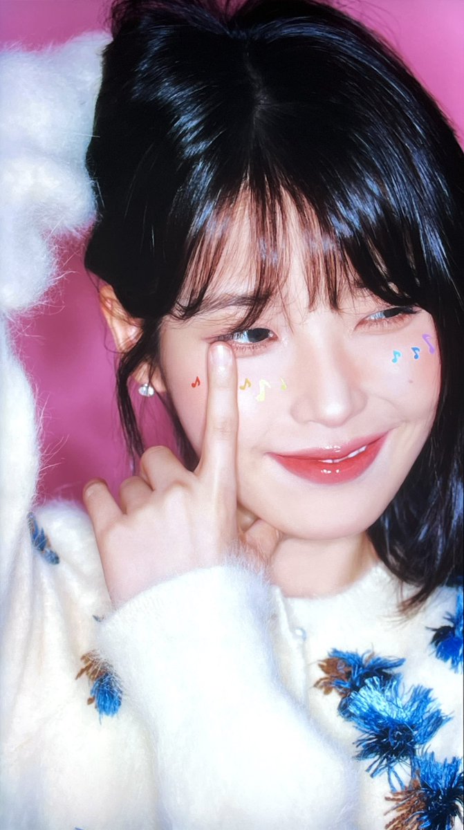 _R0THY's tweet photo. 아이유의 축복이 끝이 없네🧁🩷

#아이유 #IU #순간 https://t.co/nbaHS7zeM4