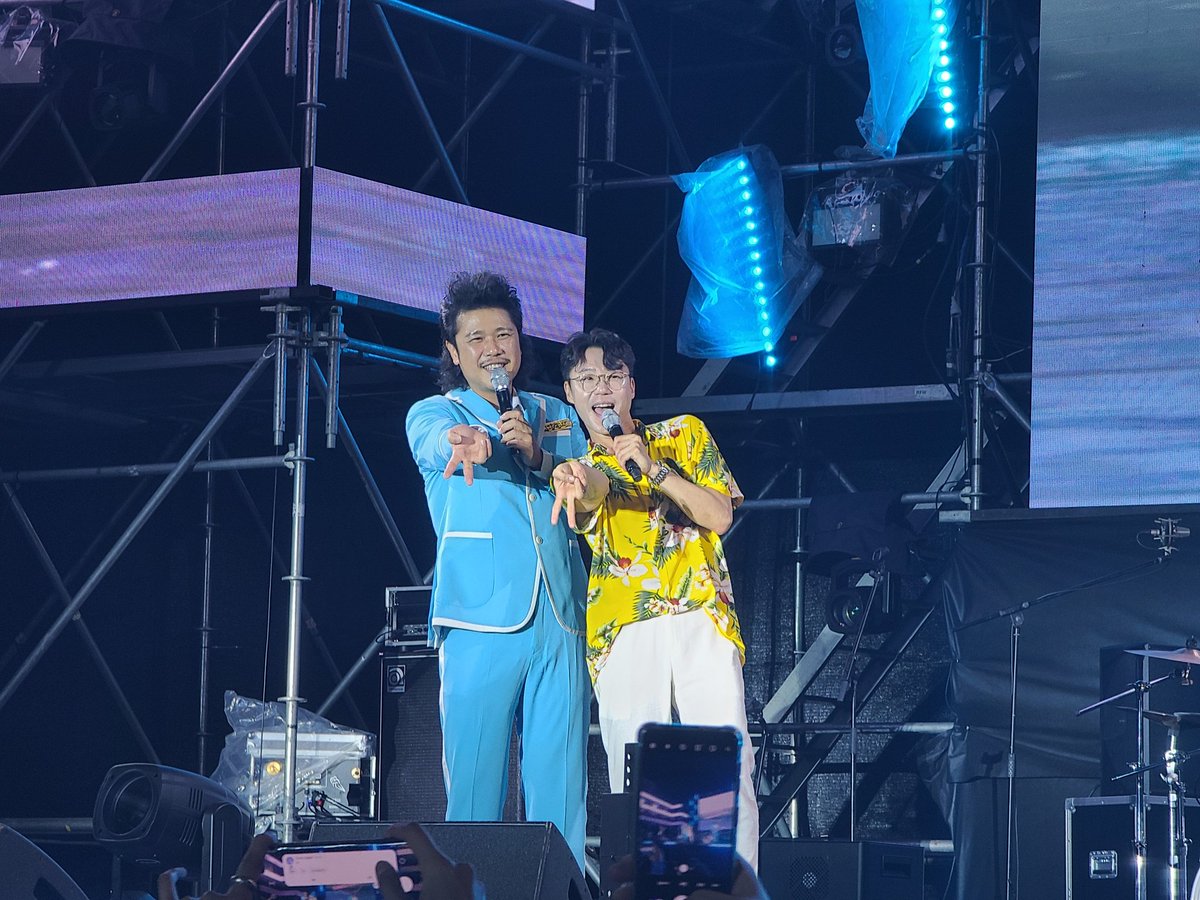 hoo_ch's tweet photo. 어제 경포 썸머 페스티벌 너무 좋았다ㅋㅋㅋㅋㅋ첫무대 남동현은 노래가 좋았고(특히 Blind), 레이지본이랑 육중완밴드는 신나는 떼창 분위기가 너무 좋았고ㅋㅋㅋㅋㅋㅋㅋ https://t.co/StrBCIQtKe