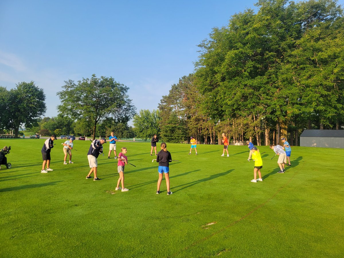 RAHSGolf's tweet photo. Good morning campers! What a great way to start a Monday morning! https://t.co/P3frvf9JMT