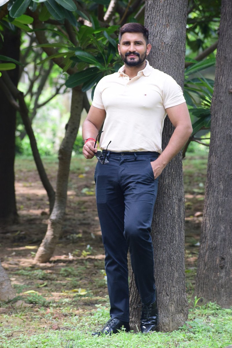 OfficeOfJeet's tweet photo. DesiBoy #Polo #tshirt #sunglass #look 🤍
#JeetpalYadav #RahulGandhi https://t.co/pERe1xnBtt