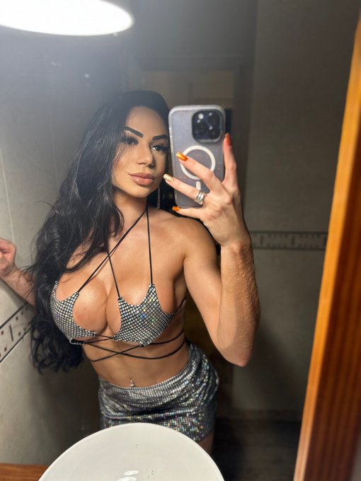 Day 01 ibiza 🚀🥂🤪 https://t.co/qLQDJ4ZNrB