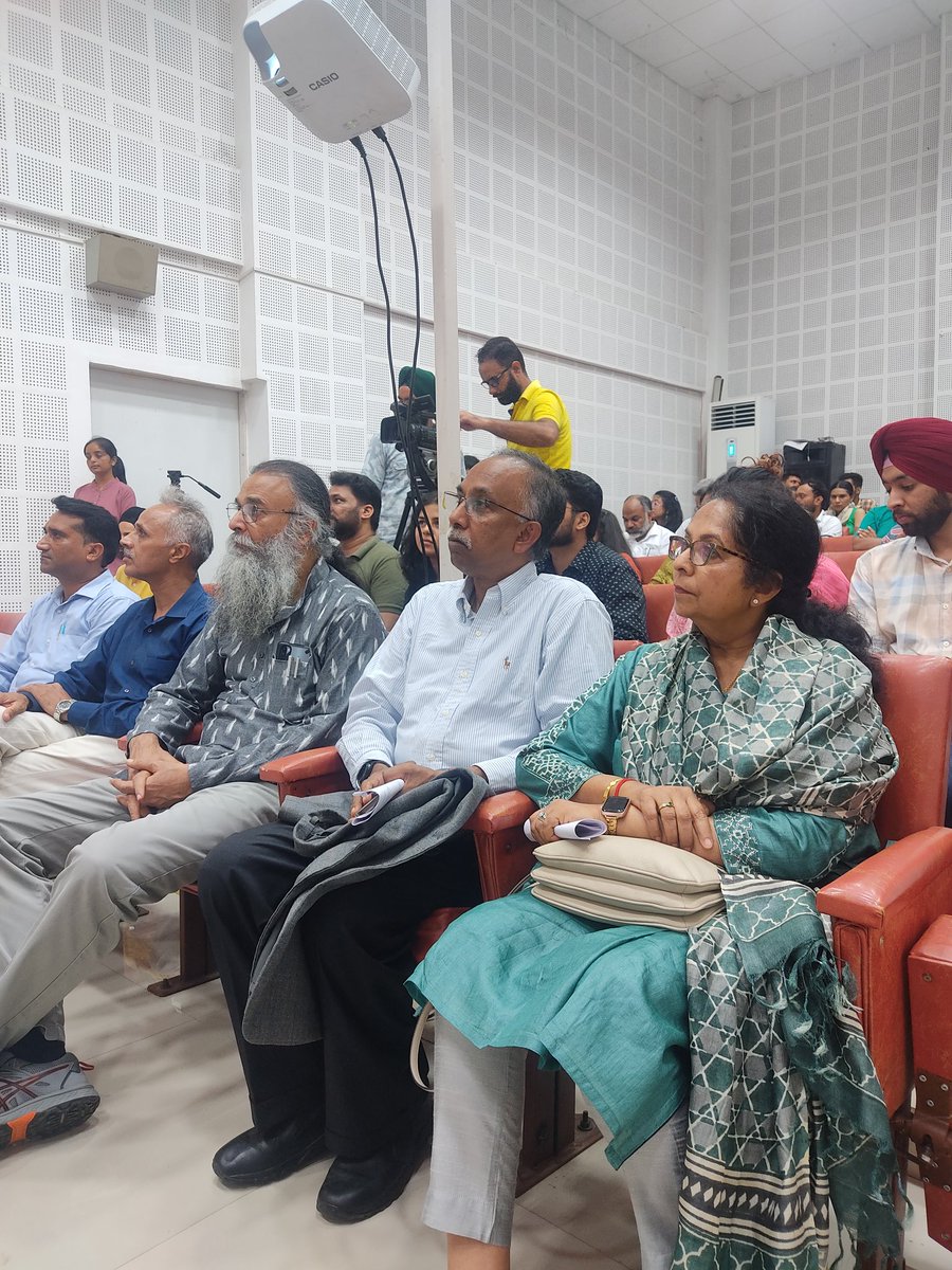 #firesidechat is on with @sdshibu, Mrs. Kumari Shibulal, and Mr. Arvind. 
#hope #possibilities #courage #sanjhisikhiya #education 
<a href="/Infosys/">Infosys</a> <a href="/ShibulalFamily/">Shibulal Family Philanthropic Initiatives</a>