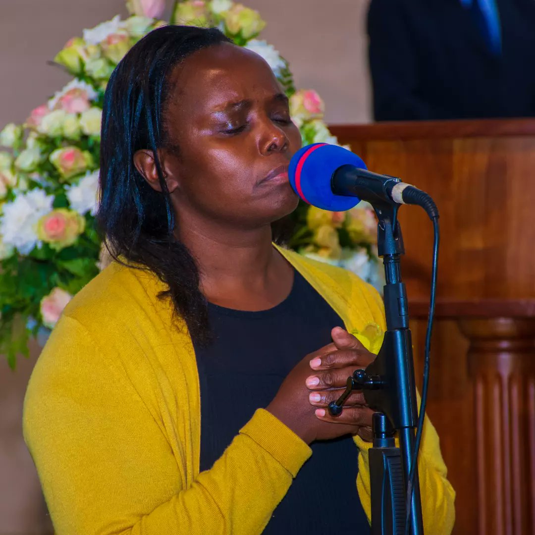 PCEAGateway's tweet photo. Tunaomba uwepo wako uende nasi
Ewe bwana wa majeshi tusikie
Kama huendi nasi, hatutaki kutoka hapa
Hatuwezi peke yetu, enda nasi.
#forrenewedstrengthwaituponthelord #GodIsGreat #GodIsAble #monday #LyricalMonday #PCEA #pceagateway Josephine Watesh Mutuota https://t.co/BSzU7jkIDl