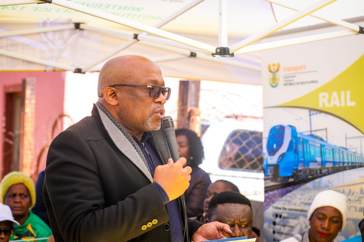 The Deputy Minister of Transport <a href="/MangcuLisa/">RSA-Deputy Minister of Transport_Lisa Mangcu</a> together with the <a href="/Rail_Safety/">RailSafetyRegulator</a> and Traxtion handing over a newly renovated house to an underprivileged child- headed family in Mabopane.