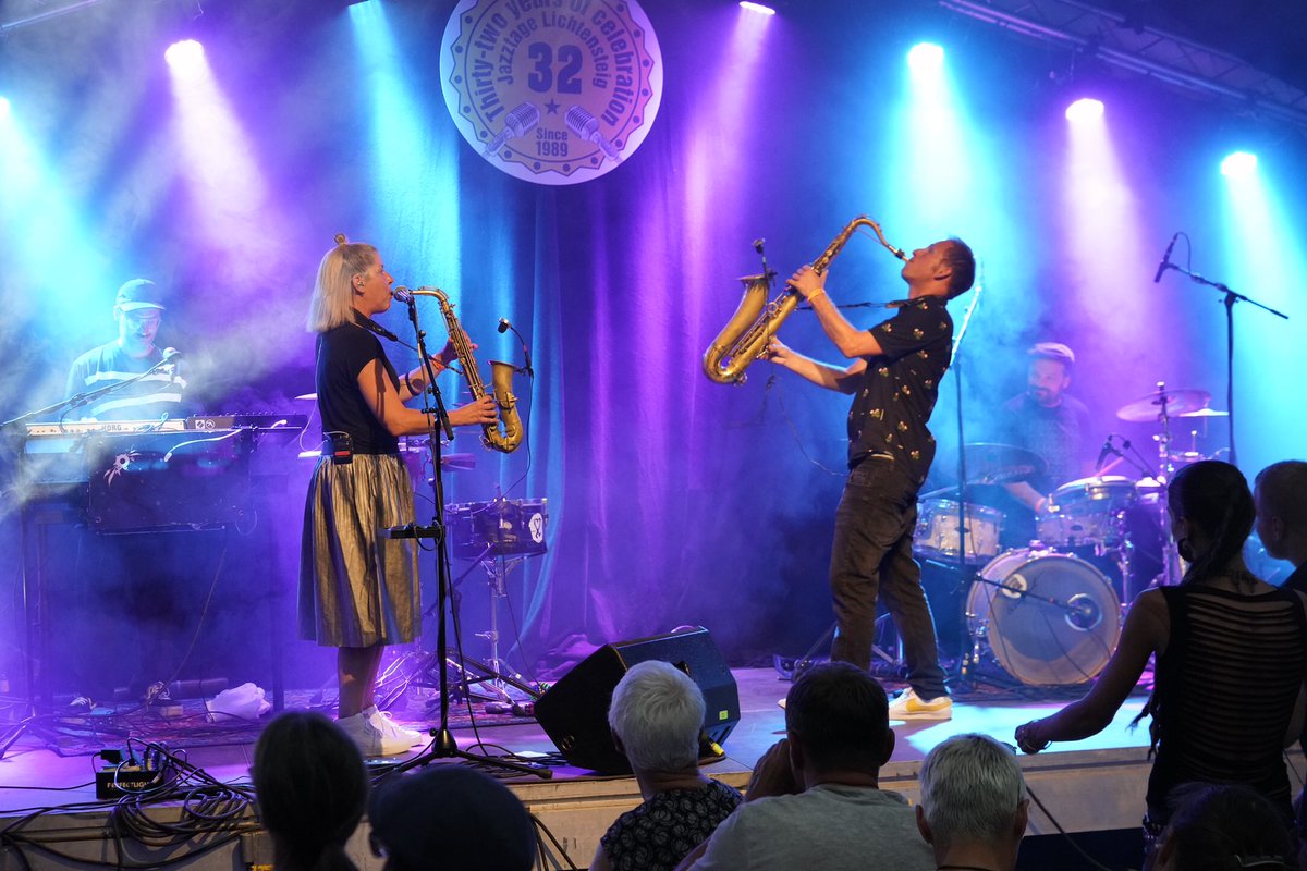 Jazztage's tweet photo. Bald ist es soweit. Die Jazztage Lichtensteig stehen vor der Türe! 🙏🏼 Hol dir jetzt auf unserer Webseite Tickets im Vorverkauf. Der Link findest du in der Profilbeschreibung! 🙌🏼❤️ See You Soon #jazztagelichtensteig https://t.co/4bPMUGcshp