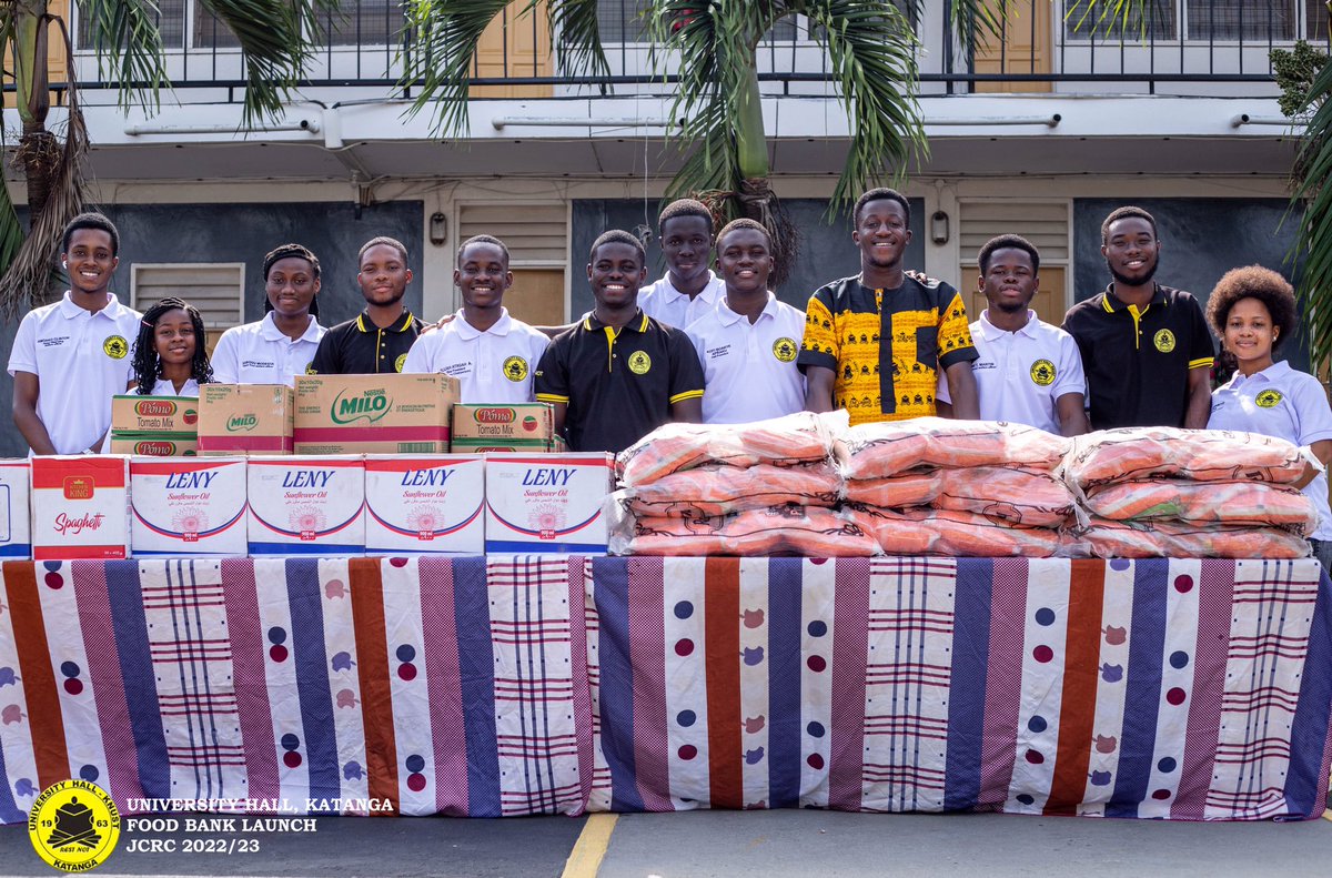 katanga_jcr's tweet photo. Executives of the University Hall under the able leadership of the “APRAKU-ATIIGAH” led administration has for the first time,made available some welfare packages for needy students of the hall, to help them prepare effectively for the semester’s exam. 
This has come to stay🤗 https://t.co/BTDOW105j3