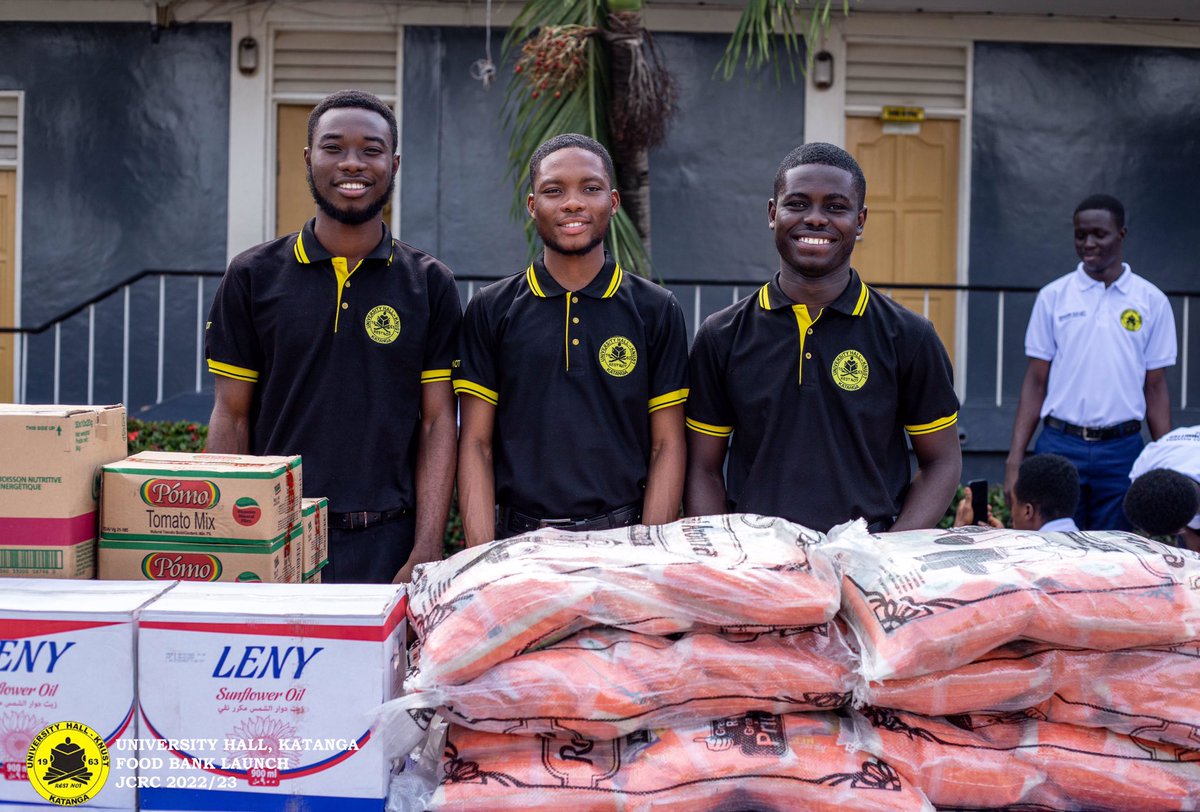 katanga_jcr's tweet photo. Executives of the University Hall under the able leadership of the “APRAKU-ATIIGAH” led administration has for the first time,made available some welfare packages for needy students of the hall, to help them prepare effectively for the semester’s exam. 
This has come to stay🤗 https://t.co/BTDOW105j3