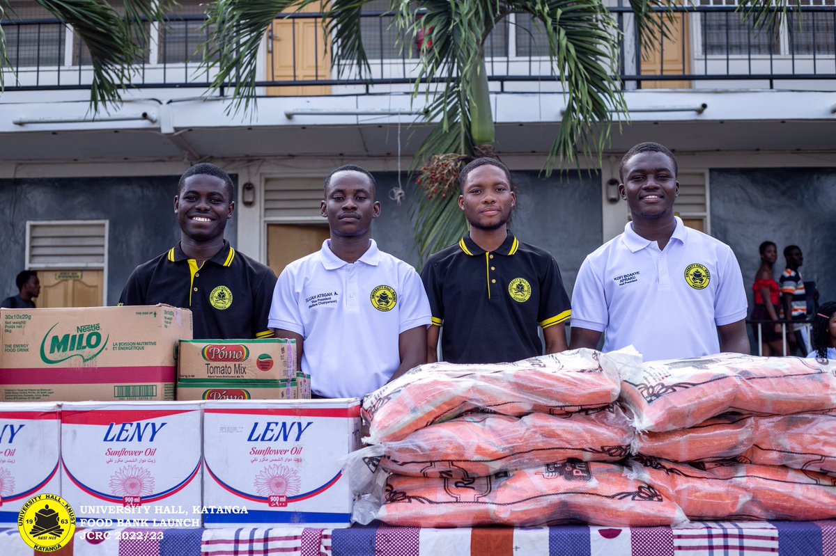 katanga_jcr's tweet photo. Executives of the University Hall under the able leadership of the “APRAKU-ATIIGAH” led administration has for the first time,made available some welfare packages for needy students of the hall, to help them prepare effectively for the semester’s exam. 
This has come to stay🤗 https://t.co/BTDOW105j3