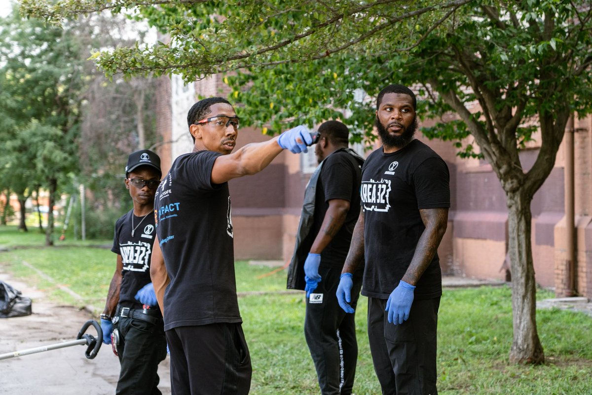 endangered_kind's tweet image. Our city is in good hands! We are proud to serve our youth and elders in the community. 

This event was not just about cleaning the park but rather building community, restoring safe spaces for our kids, and bringing leadership back. 

#Area32 #CollaborativeProject
